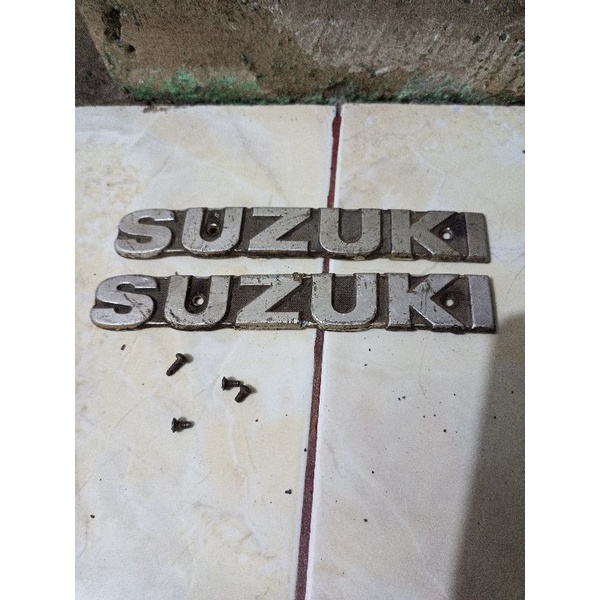 emblem tangki Suzuki A100 ORIGINAL BEKAS