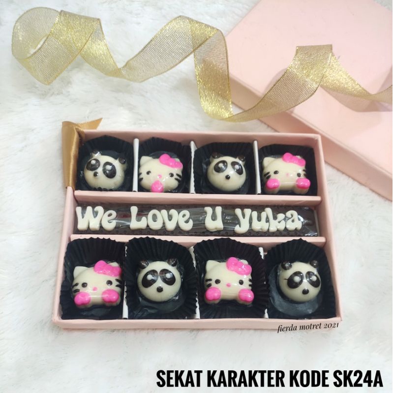 

SK24a - Coklat box sekat karakter-cokelat huruf kotak hadiah wisuda - parcel kado bagabaga choco