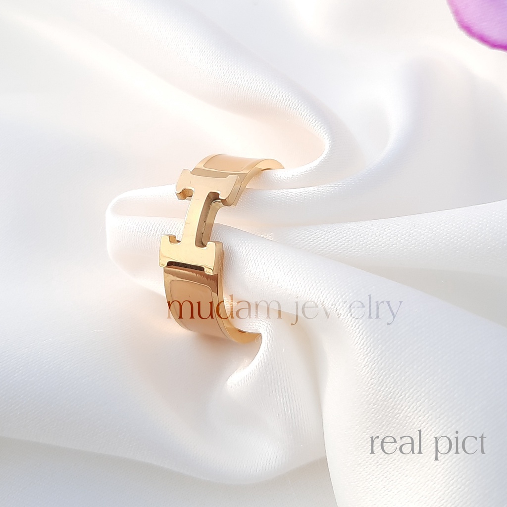 Cincin Titanium Model Huruf &quot; H &quot; Mewah dan Elegan Warna Rose Gold dan Gold