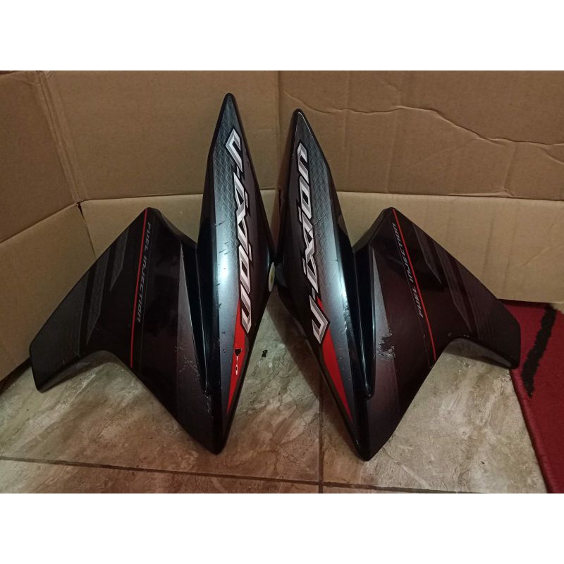 SHROUD L R kupingan cover tangki Vixion new original