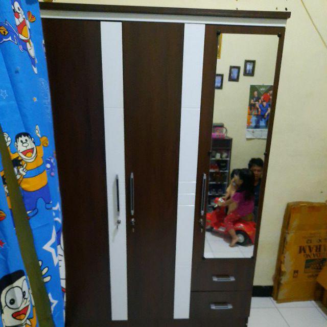 Lemari Pakaian 3 Pintu Minimalis Kayu + Cermin Hitam