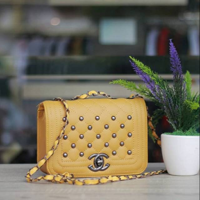 Tas selempang wanita / chanel stud