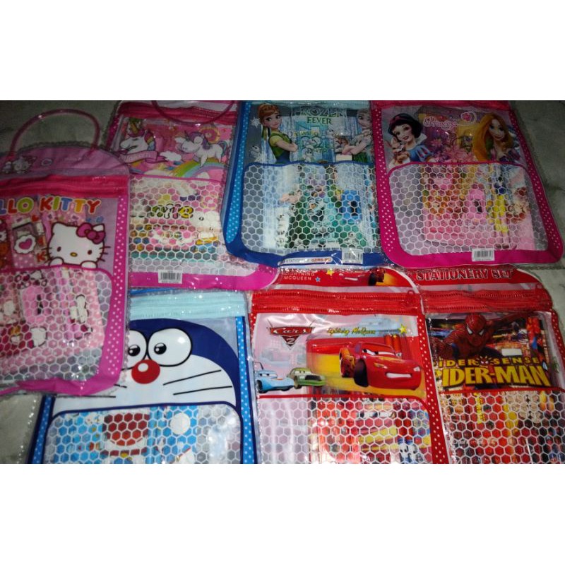 

Set alat tulis 7 in 1 motif karakter kartun