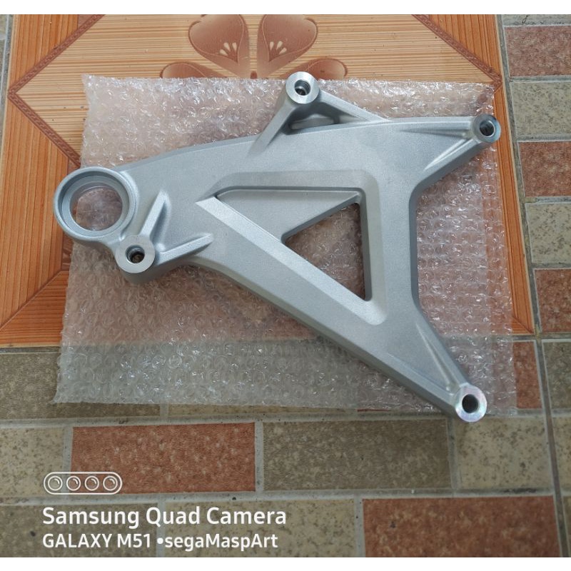 arem arm dudukan knalpot vario 125 150 new 2018 K59j original