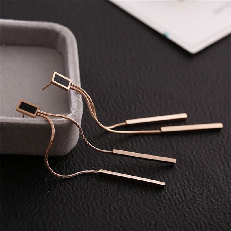 Anting Titanium Panjang Black Square Anti Luntur Model Wanita Korea