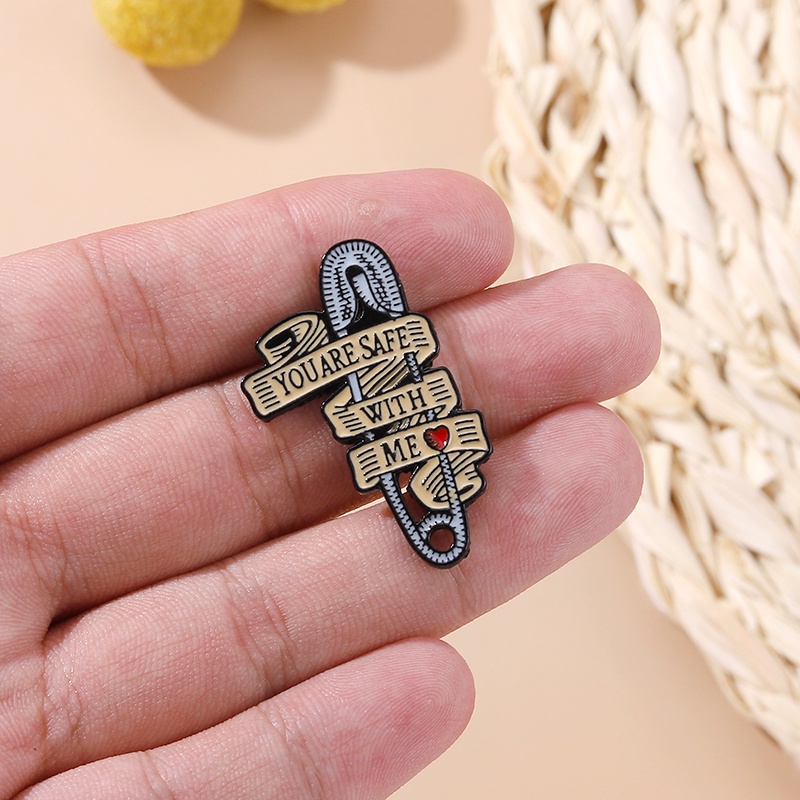 Bros Pin Enamel Desain Kartun Tulisan YOU ARE SAFE WITH ME Untuk Hadiah Teman