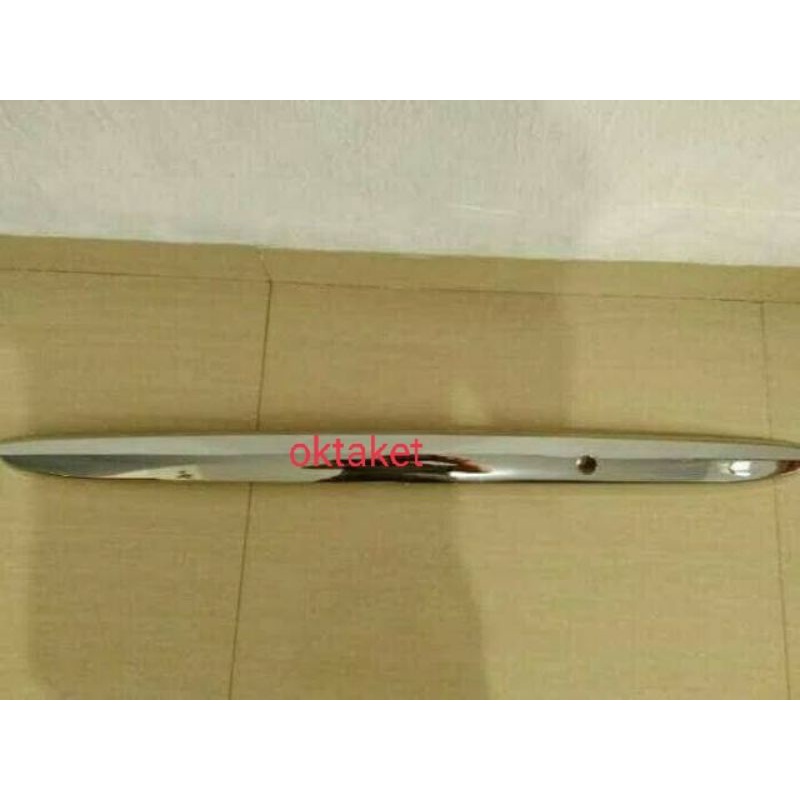 trunk lid list bagasi innova 2005-2011 chrome