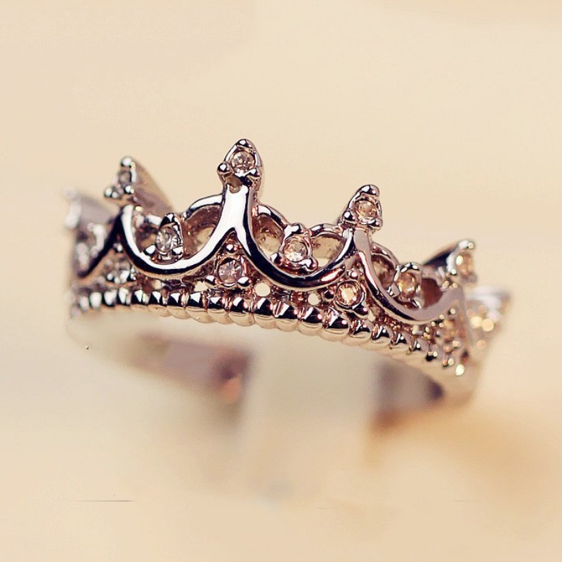 Fashion queen temperament hollow flashing diamond carved crown index finger ring