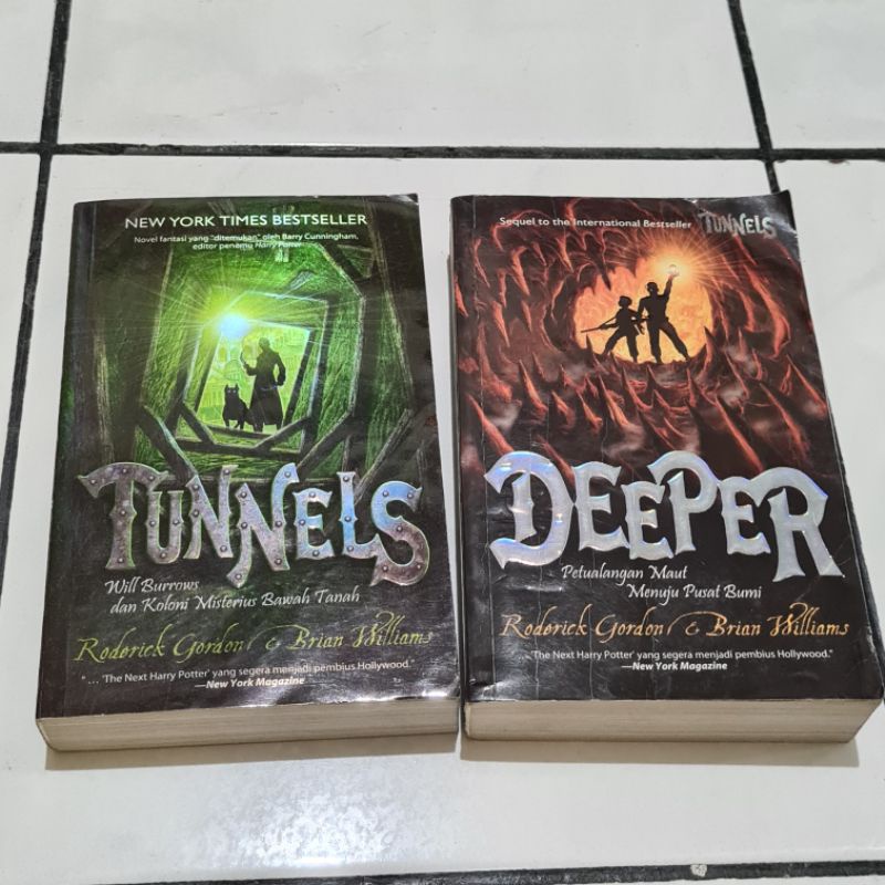 PRELOVED - Tunnels & Deeper by Gordon and Williams. Novel Fantasi
