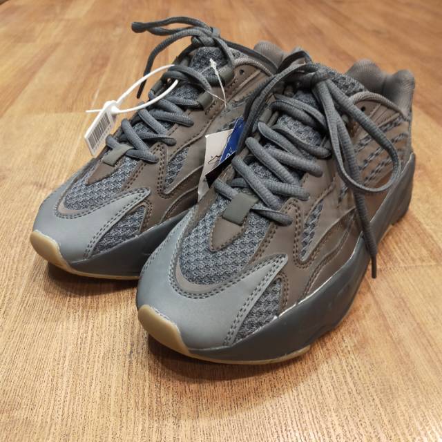 gray yeezy 700