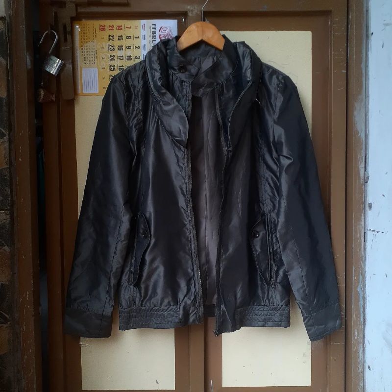 SALE JAKET VINTAGE / jaket parasut / thrift jaket second-Hitam minus 104x66