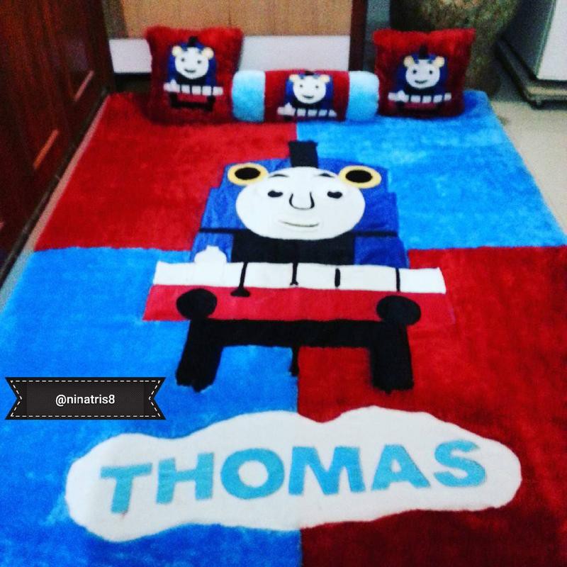 Karpet Karakter Bulu Rasfur Murah INOAC 5cm Uk 150x200 Motif Thomas