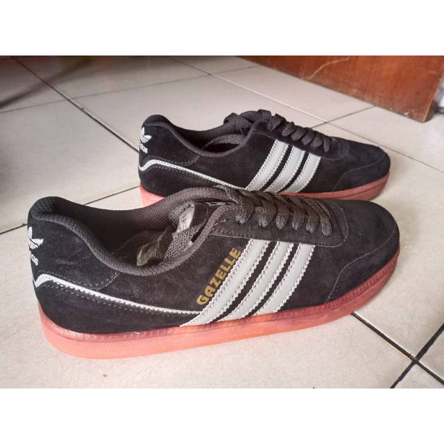 Sepatu adidas gazelle sol gem