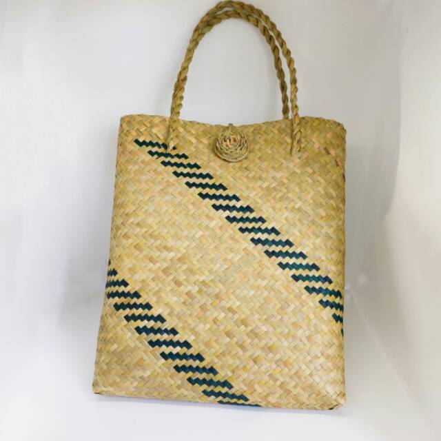 Tas Purun motif liris etnik kalimantan
Khas Kalimantan Selatan