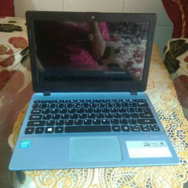Laptop acer aspire one slim second murah . Notebook bekas mulus kualitas bagus . Netbook Surabaya
