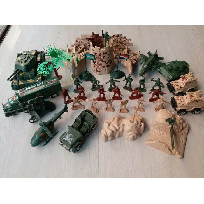 Mainan Military Equitment Tentara Figure Combat Set