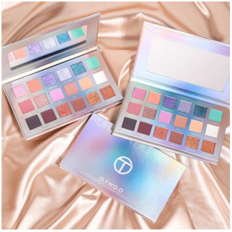 O.TWO.O Aurora Borealis 18 Colors Eyeshadow Palette HK- 1006