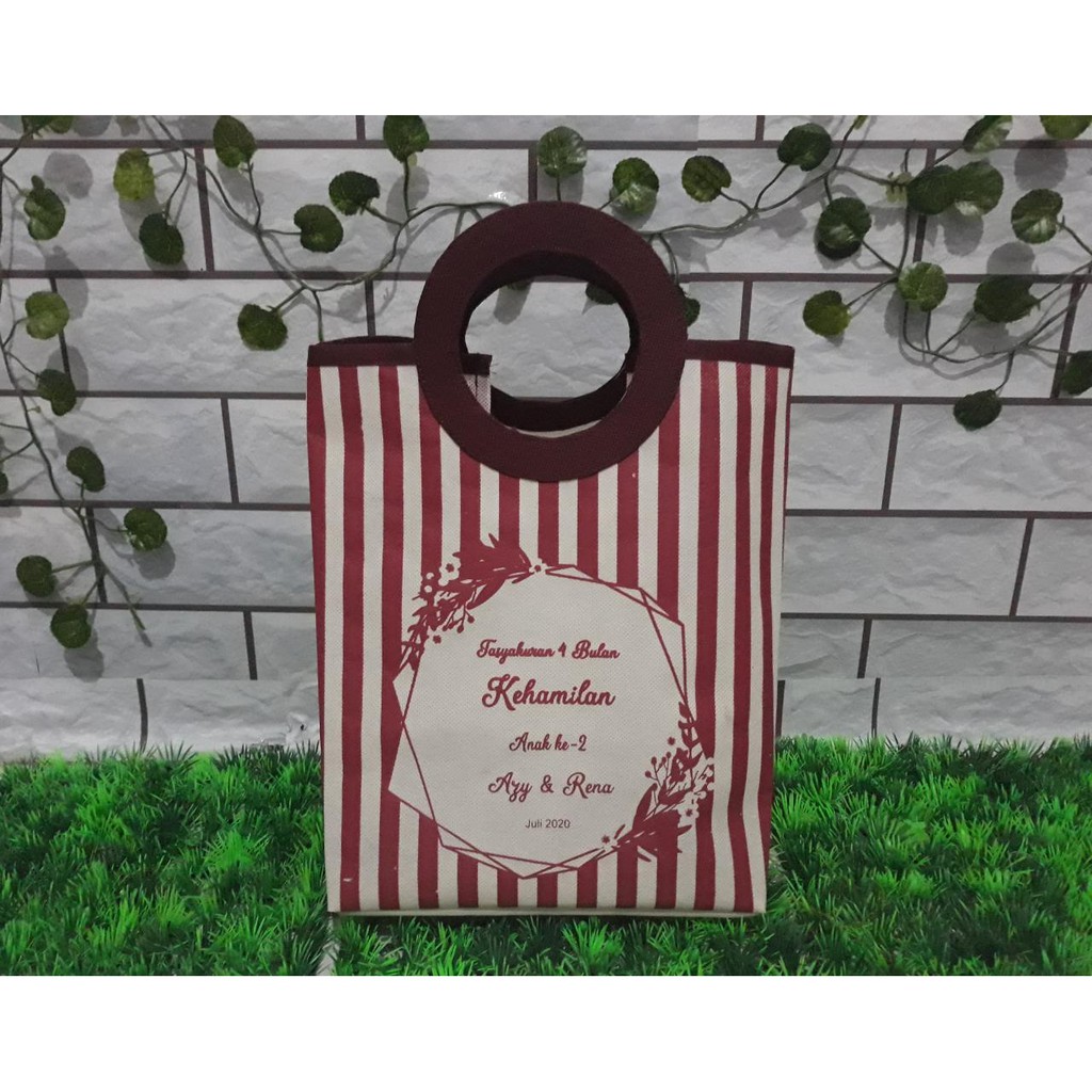 

TAS SOUVENIR ULANG TAHUN PEGANGAN BULAT MURAH / TAS BERKAT NASI KOTAK 20X20