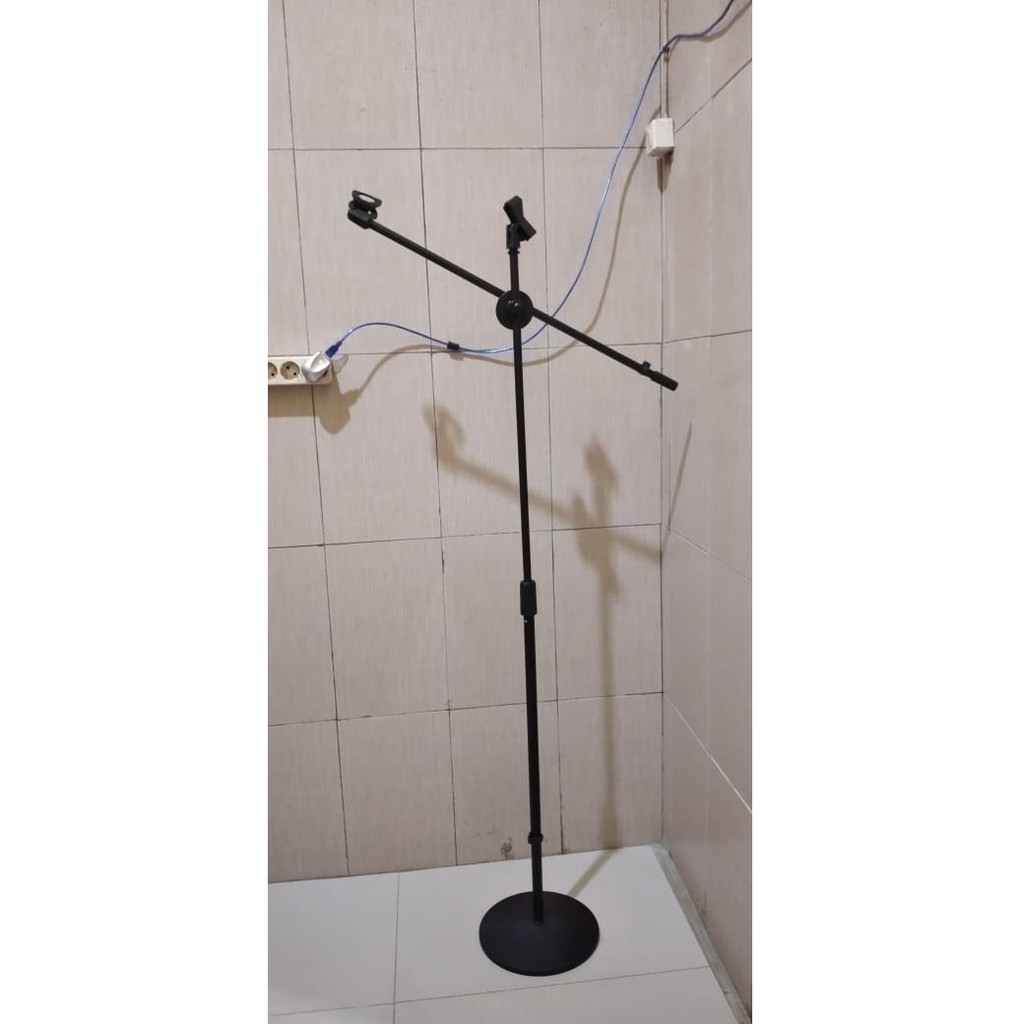 original stand mic kaki BULAT karaoke holder BUNDAR mik TABLE tempat MICROPHONE gantungan mikrophone studio sound pro audio peganganTRIPOT asli  STAND MIC KAKI BULAT  tinggi max 150- 180 cm bisa di atur sesuai ketinggian ke depan bisa 50 cm diameter pirin