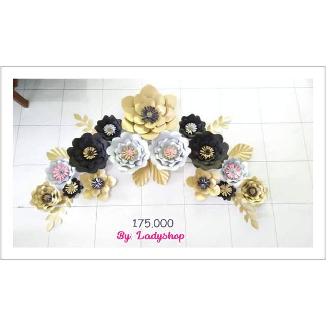 

Paper flowes black silver gold
