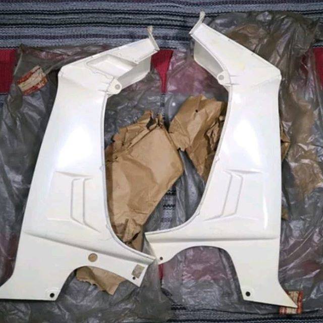 Sayap luar suzuki crystal putih