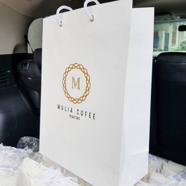 

PAPERBAG PUTIH POLOS ready stok uk 20x8x29cm bisa sablon logo