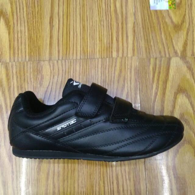 Sepatu sekolah hitam polos spotec.