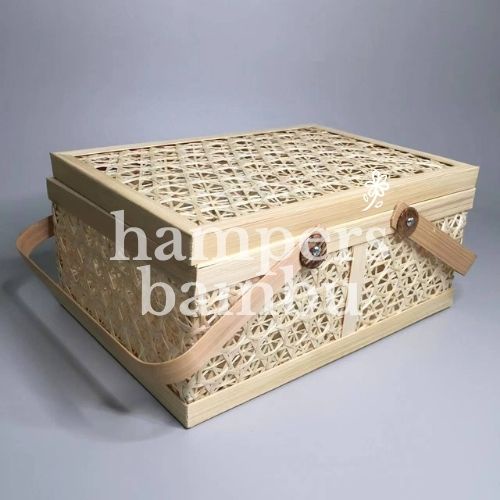 

Keranjang Bambu motif laba-laba 30x20x10/Hampers Bambu/Parcel buah makanan