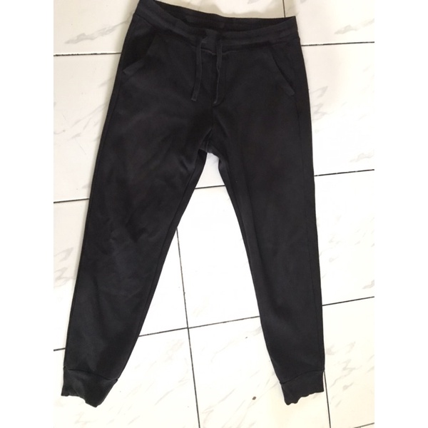 uniqlo jogger preloved / jogger second