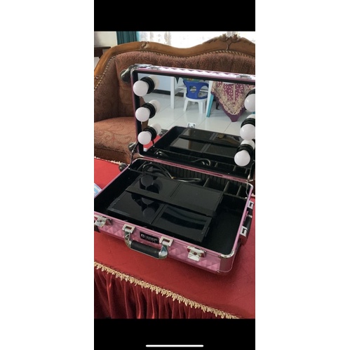 Beauty case armando caruso Koper makeup preloved masih bagus.