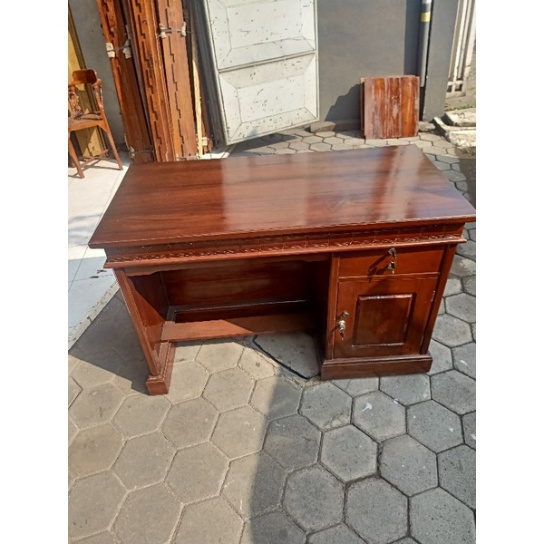 meja kantor model direktur setengah biro