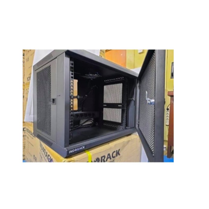WIP5508S - 8U Wallmount Rack Depth 550mm Single Perforated Door 19&quot;