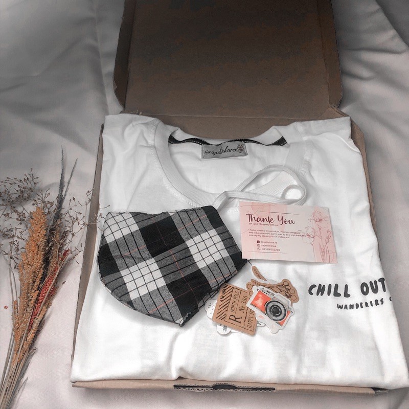 

Hampers Ulangtahun/Anniversary/Wisuda/packaging set baju oversized murah/ Paket Akrilik