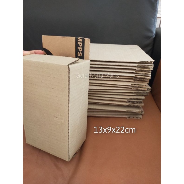 

Kotak Kardus Dus 13x9x22 cm Box Packing
