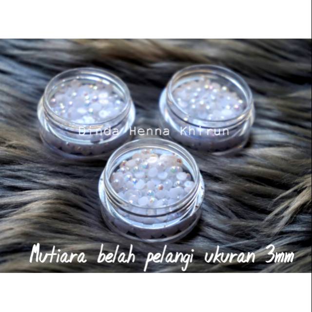 

Mutiara belah pelangi ukuran 3mm isi 300 biji