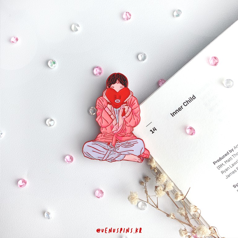 [BTS/Enamel Pin] Peachy Tae