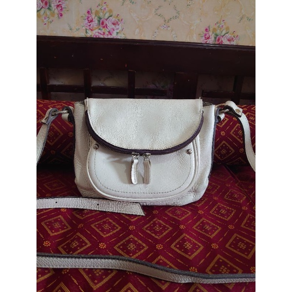 Sling Bag Kulit Wherever You Go Preloved