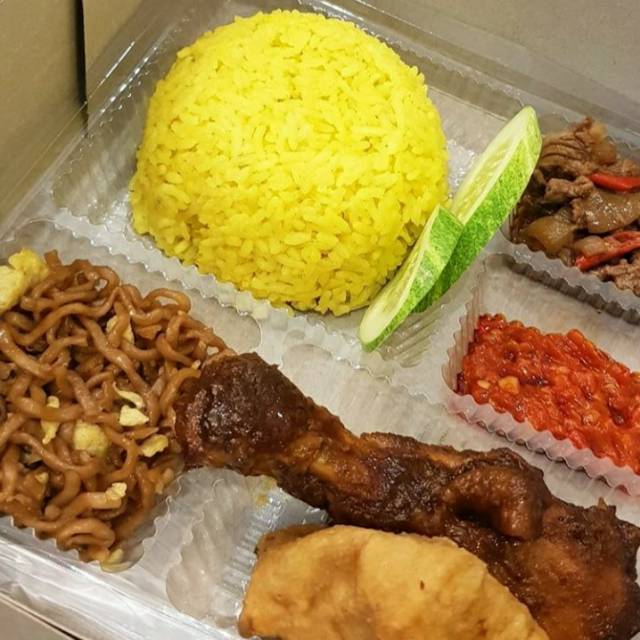 Nasi Box Kotak Nasi Kuning Isi 7 Halal Enak Murah Prasmanan Shopee Indonesia