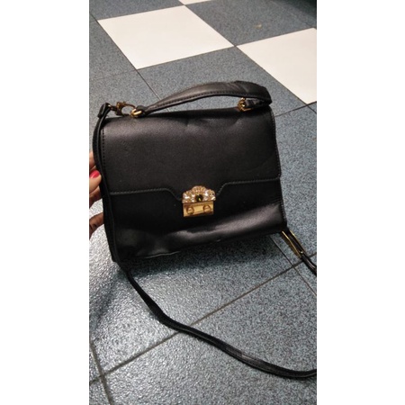 Tas Pesta Charles and Keith