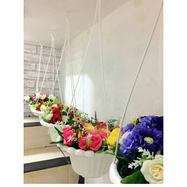 Bunga gantung plastik