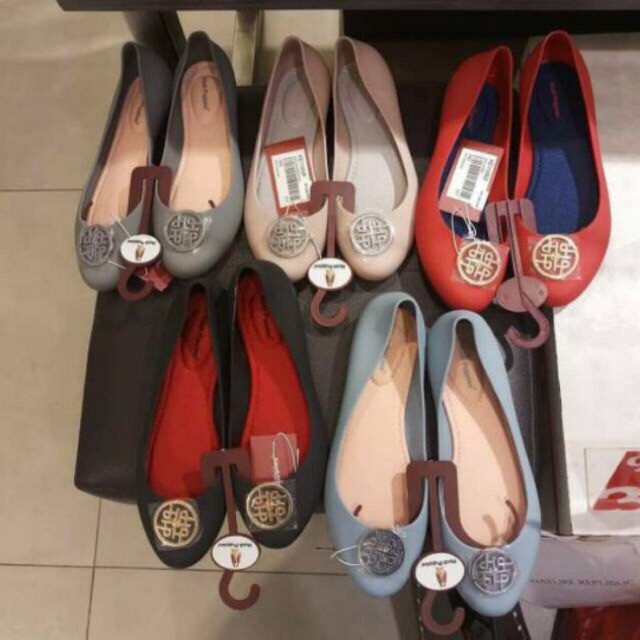 hush puppies flat shoes