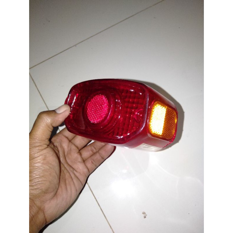 MIKA LAMPU BELAKANG V75 L2G