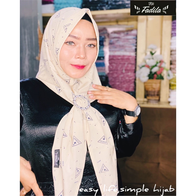 Hijab Hoodie Motif Guess