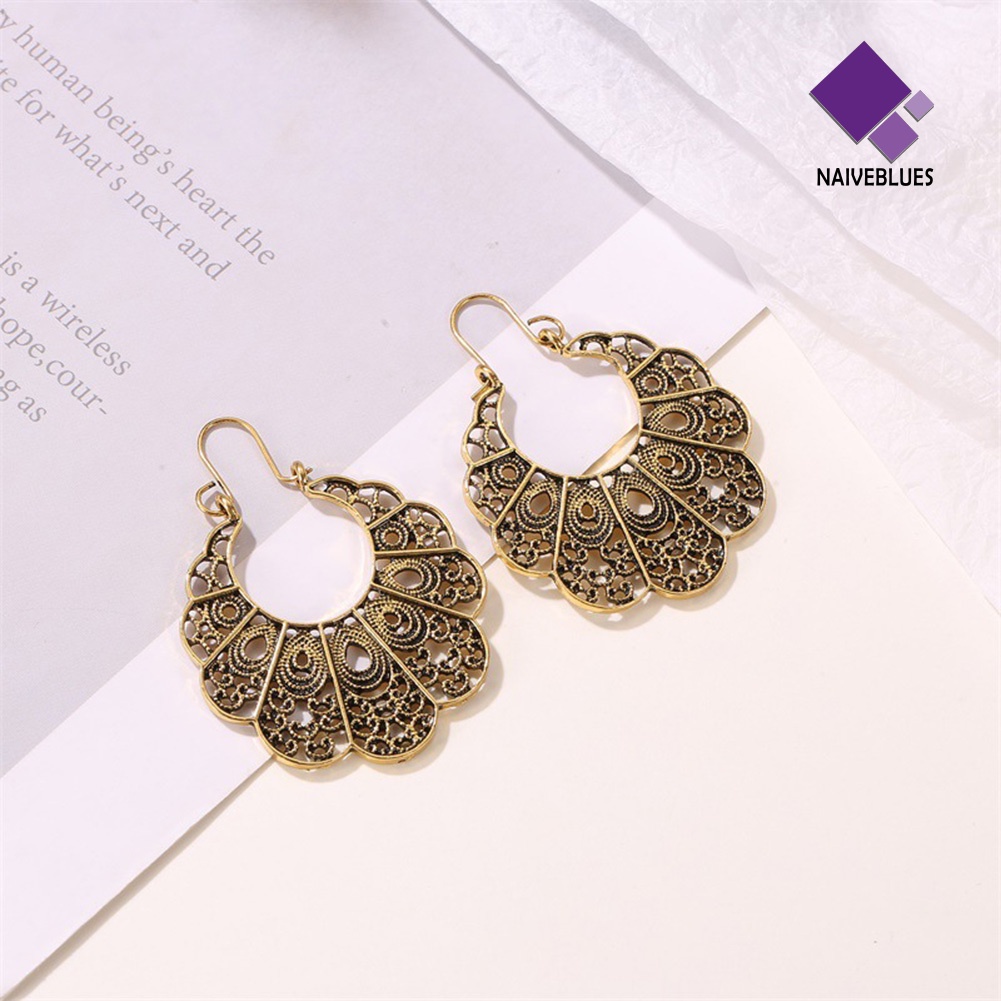 Anting Hoop Geometris Bentuk Bunga Hollow Out Gaya Vintage Untuk Wanita