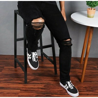 black skinny jeans ripped