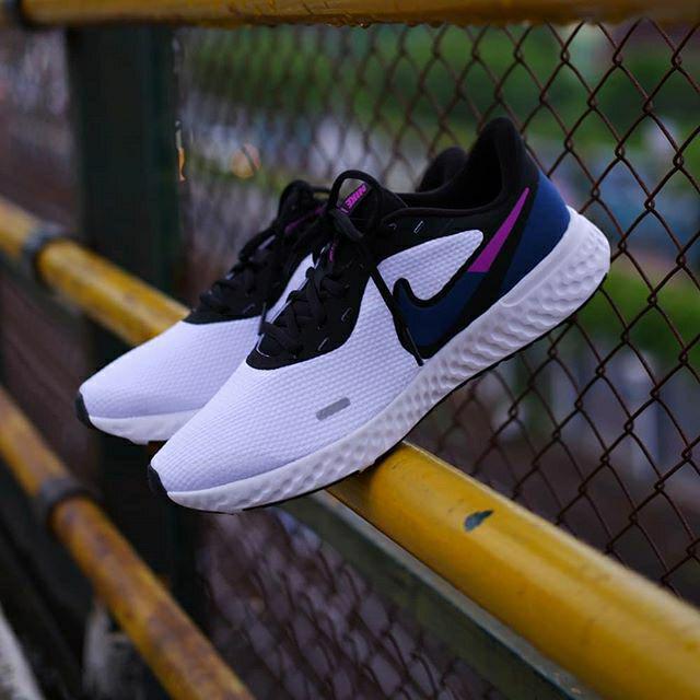 nike performance revolution 5
