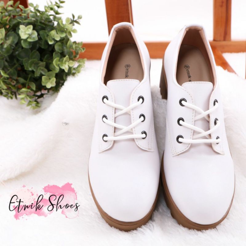 Sepatu boot hak wanita original etnik shoes