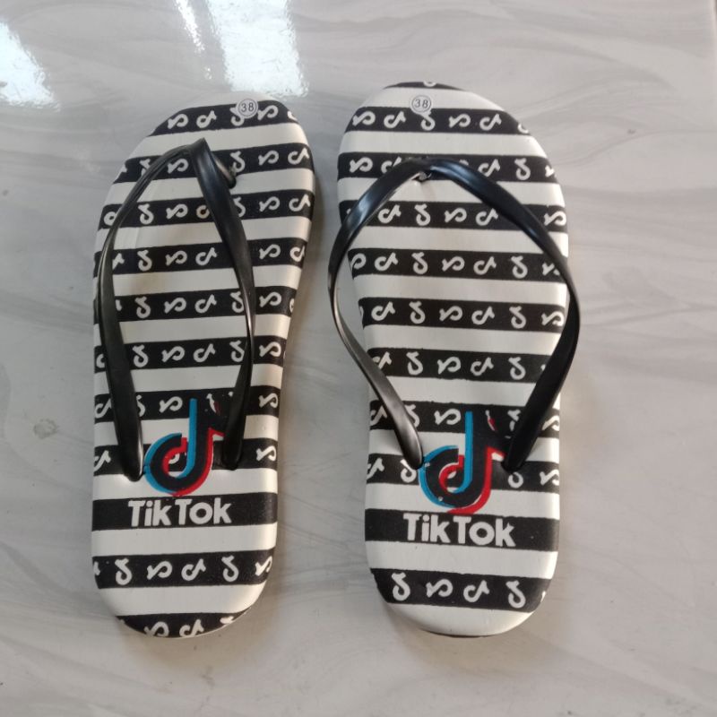 Sandal jepit spon tiktok putih hitam, sandal cewe, sandal murah l