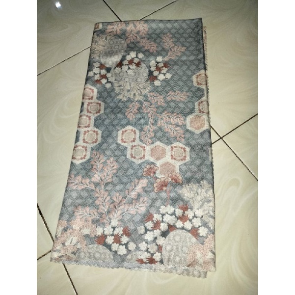 preloved Marina Scarf Wearing klamby