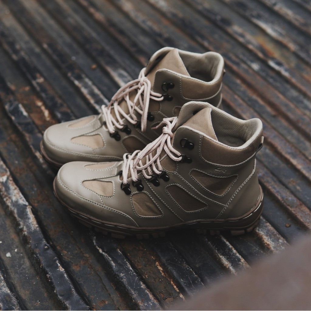 telaris !! sepatu boots safty ujung besi crocodile endure pvc coklat sapatu hiking muncak keren !!